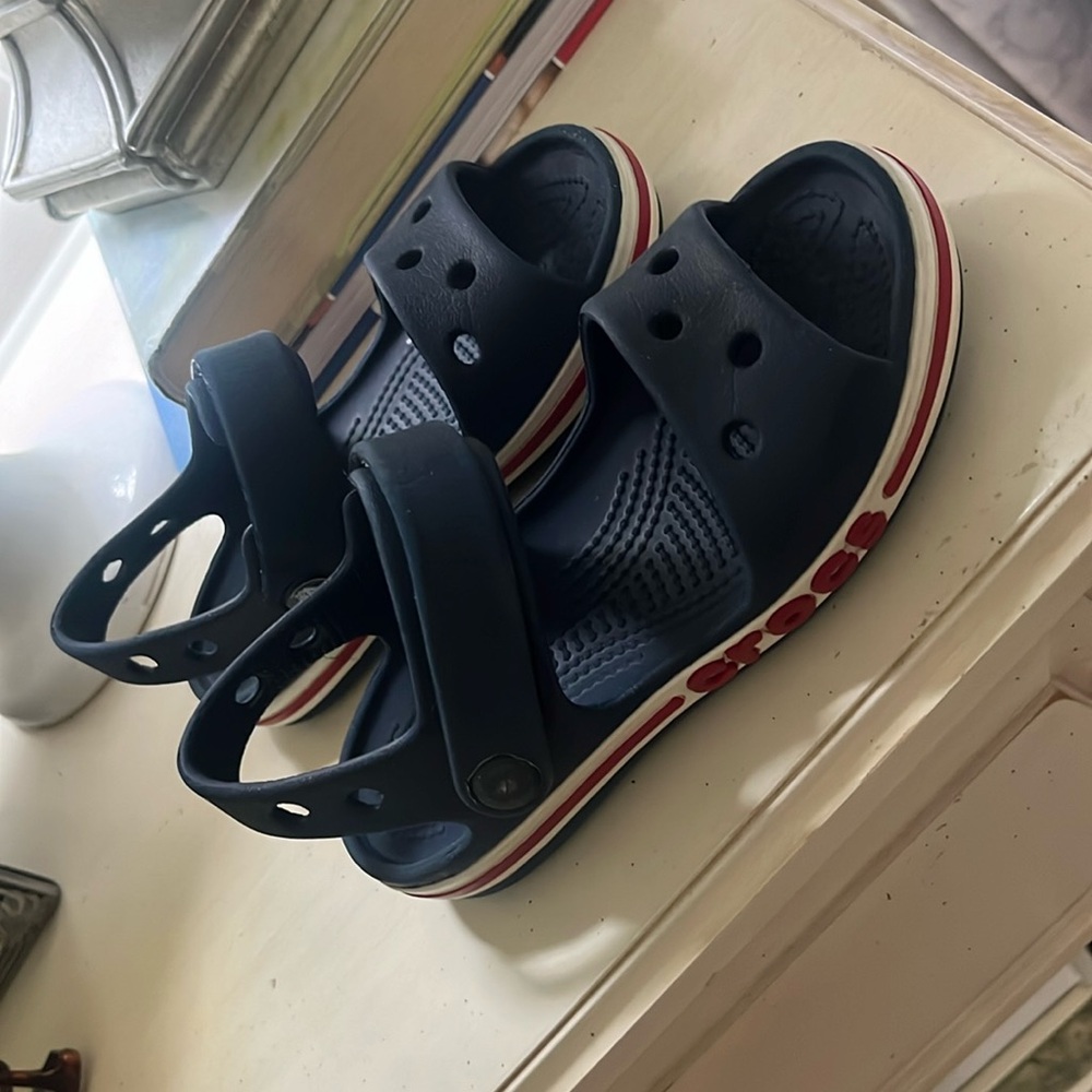 Crocs 10T strap sandals